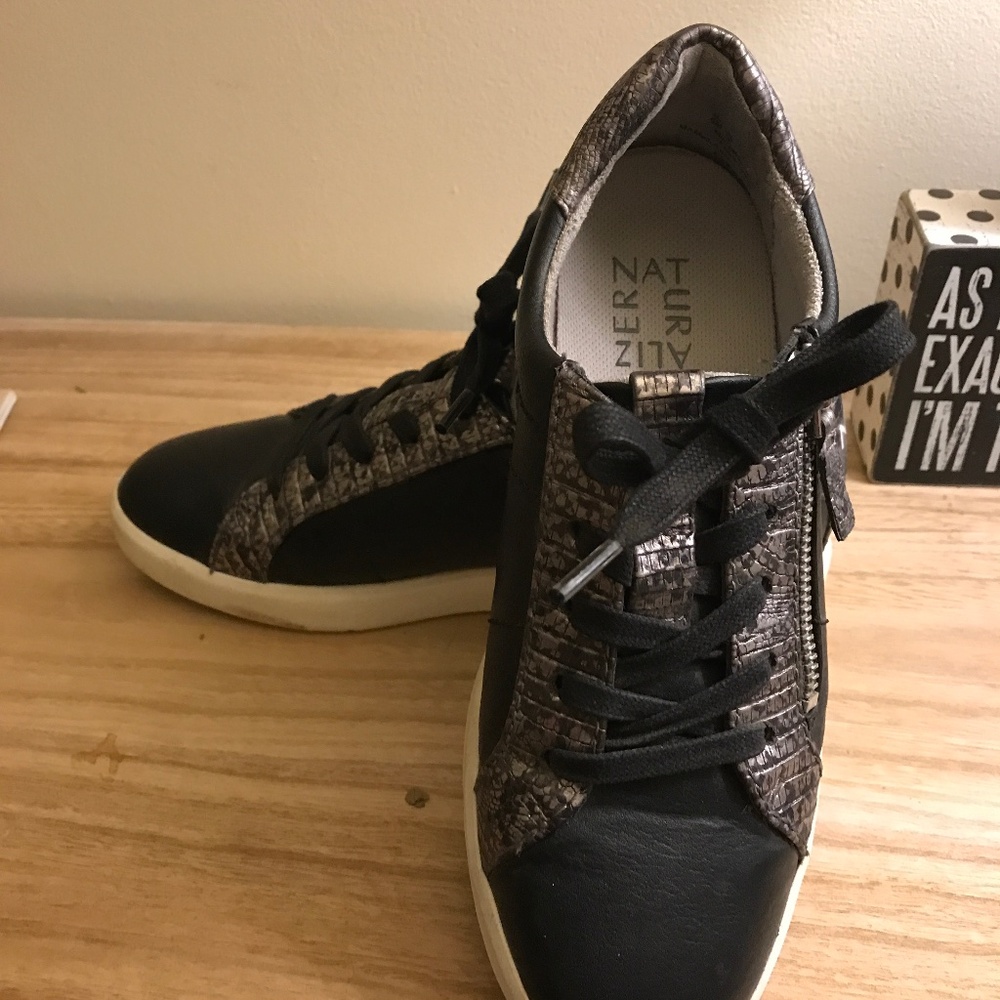 Black women’s sneakers